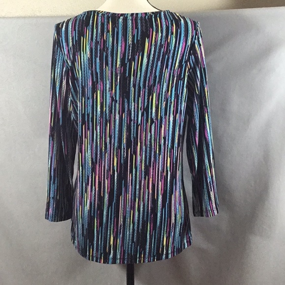 🔥Host Pick 💥Investments Petites Top - Picture 2 of 4